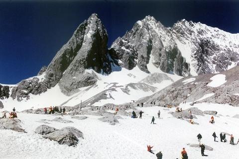 玉龙雪山香格里拉普达措双飞5天皇牌